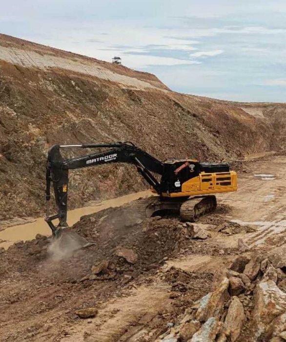 Гусеничный экскавтор SE320LC