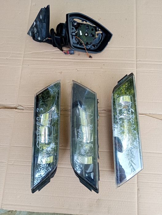 Bara spate grilă oglindă proiectoar faruri bi-xenon Skoda Superb 3