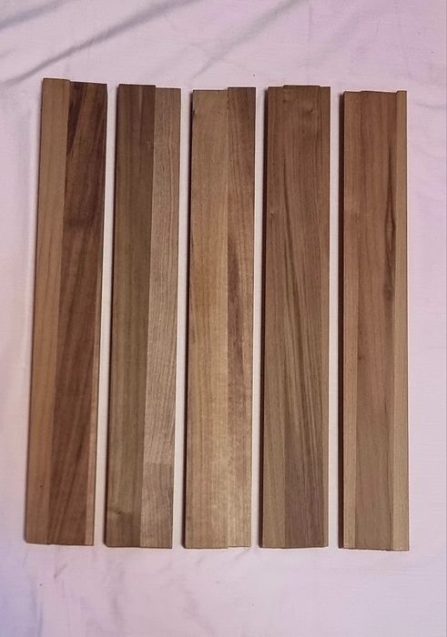 Bucati de lemn de nuc american