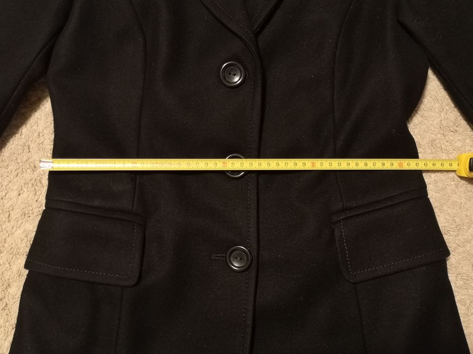 Palton dama negru lână 80%, cambrat, nasturi fata, slit spate, mărime
