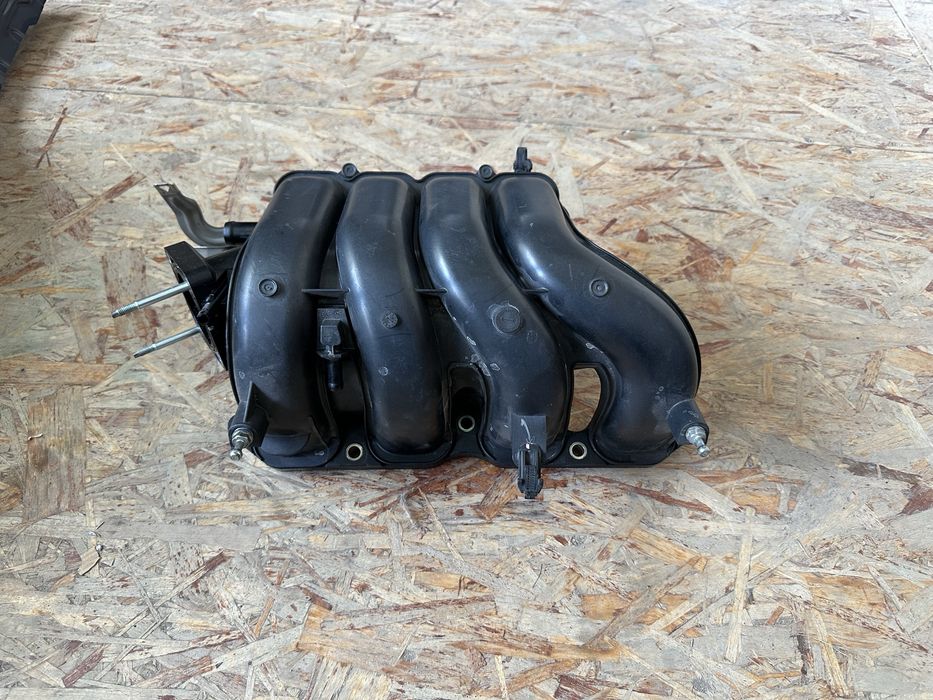 Впускной коллектор  Toyota Corolla 180