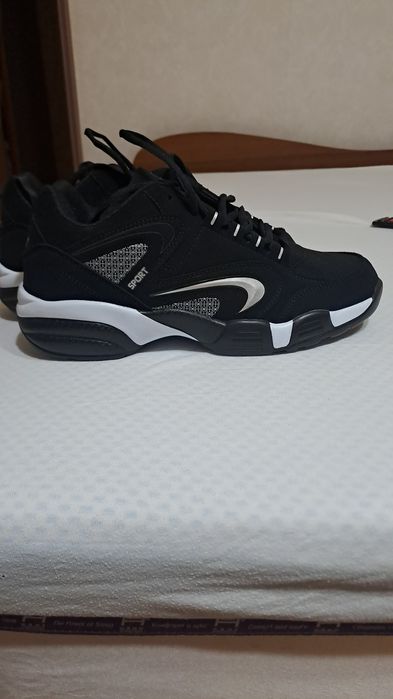 Нови маратонки черни