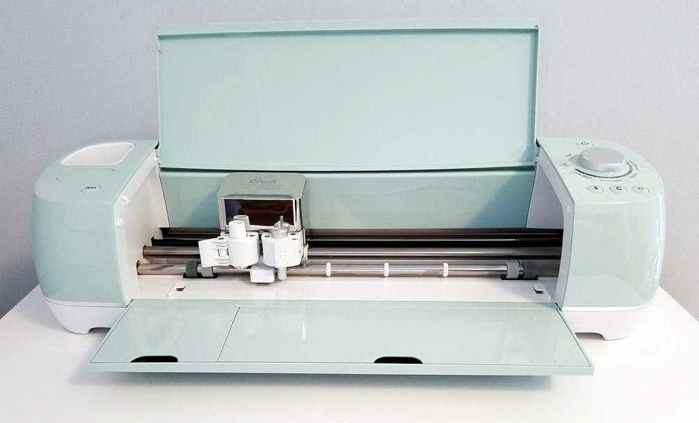 Нов хоби-крафт режещ плотер Cricut Explore Air 2