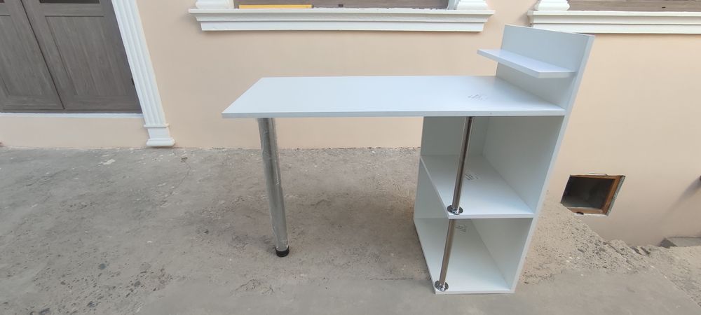 Маникюр столик 12