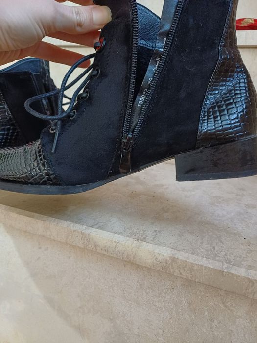 Дамски боти лак и велур