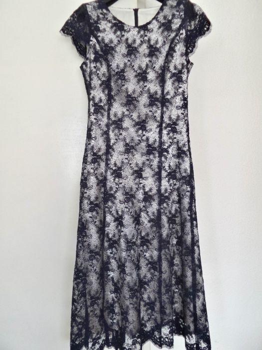 Официална рокля. Фина материя. Изключително елегантна и ефектна.