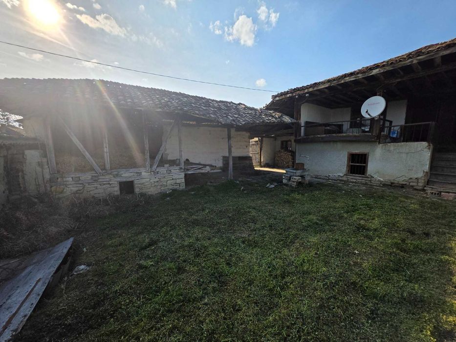 Двуетажна къща, с. Алваново