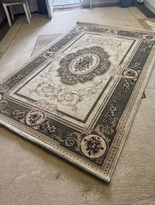 Продам ковер. Размер 2,5 на 1,5.