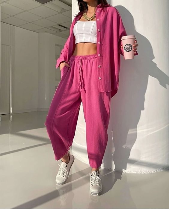 Livvrare GRATUITA  80ei costum 2 piese S,M,L cul