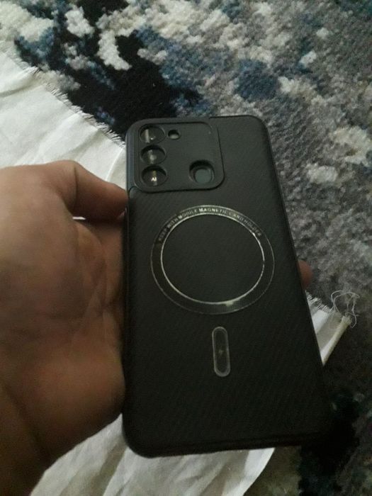 Tecno Spark 8 c sotiladi pul zarul