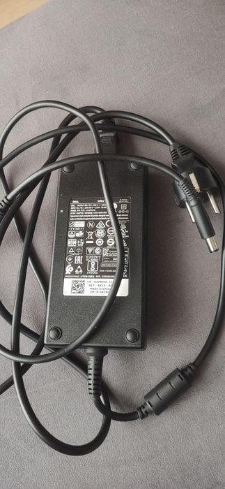 Оригинални Dell зарядни + Dock WD15 (USB-C, 90W / 130W / 180W / 240W)