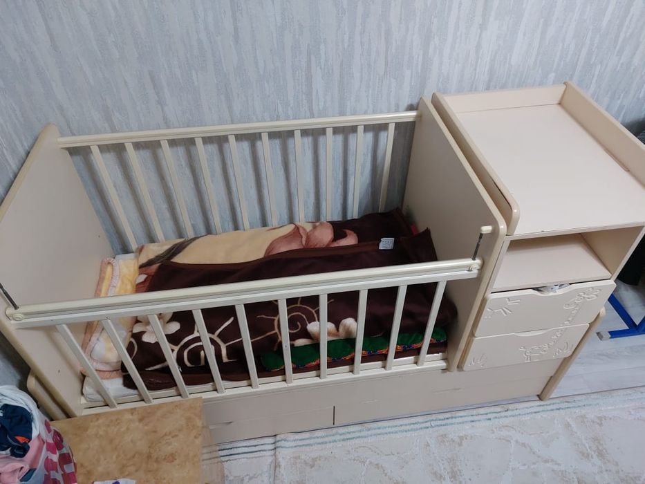 Продам манеж, новый почти