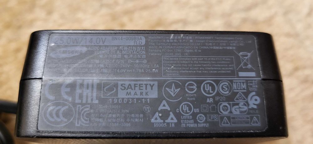 SAMSUNG 25W Incarcator 14V-1.79A model.A2514fuctional cu pin pe mijloc