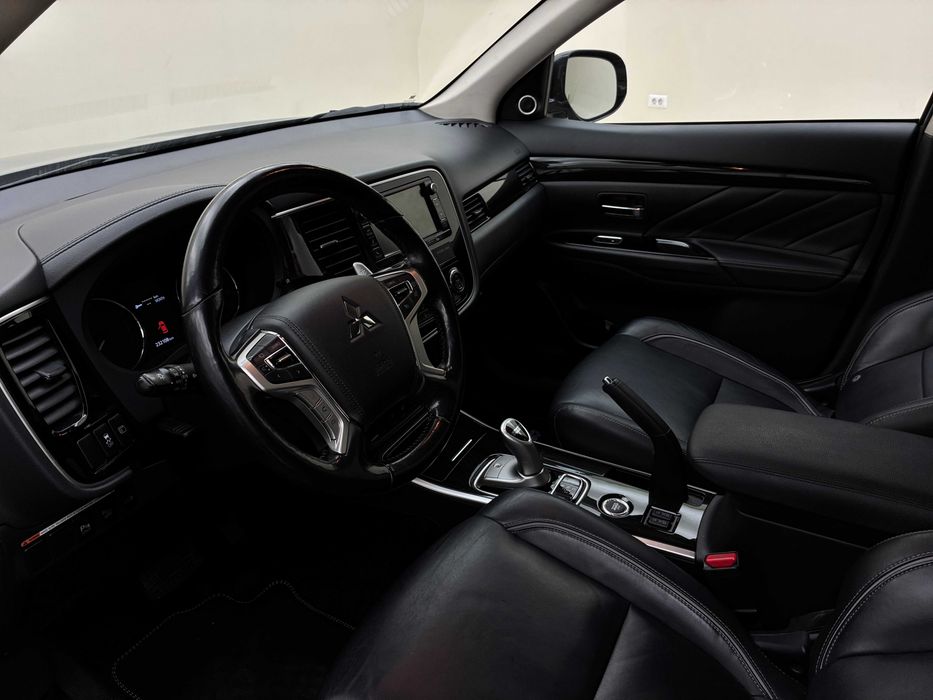 Mitsubishi / Outlander / 2.0 / 121CP / An 2016 / Euro 6 / Automată