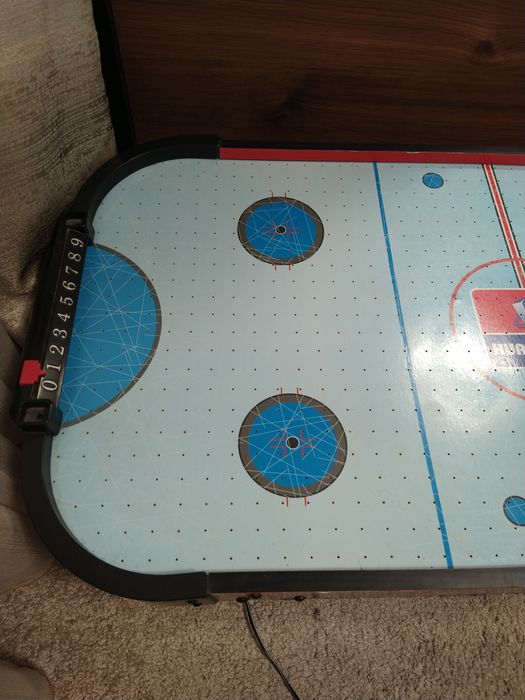 Въздушен хокей .