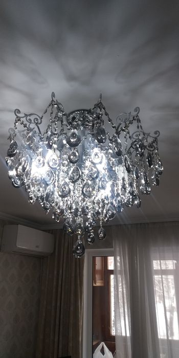 Продам роскошную люстру.