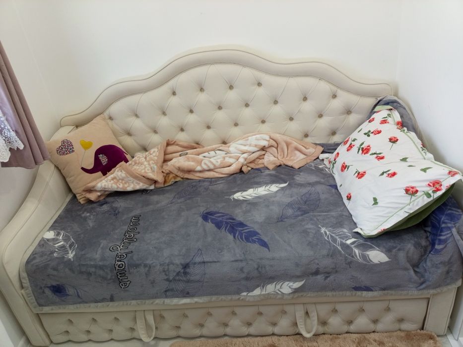 Продаётся детская кровать - диван с ортопедическими матрасами 2 места