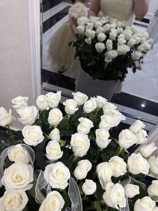 Розы в корзине
