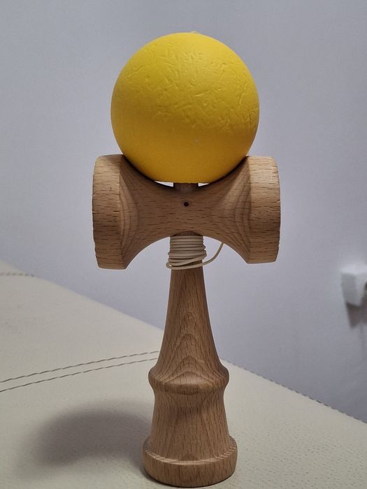Kendama KBR cu bila galbena