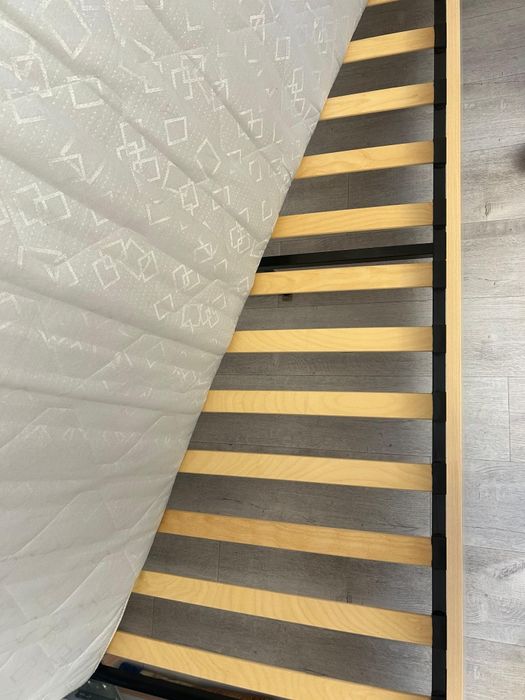 Продаю кровать, дерево