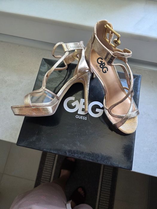 Sandale auriu roze Guess