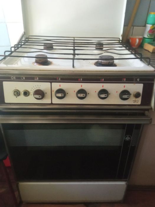 Продаю советскую газовую плиту б/у в хорошем состоянии