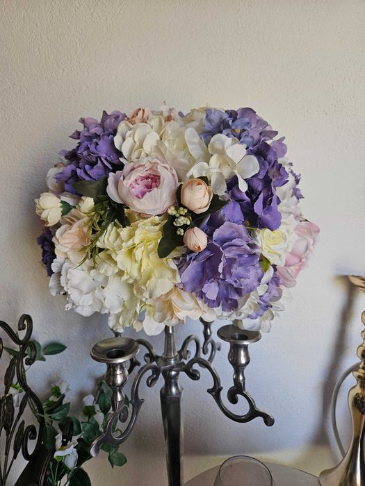 Aranjament floral din flori artificiale pentru evenimente
