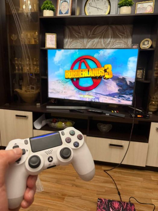 Продам Sony PlayStation 4