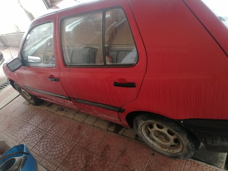 Продавам Голф3 1.6 на части.