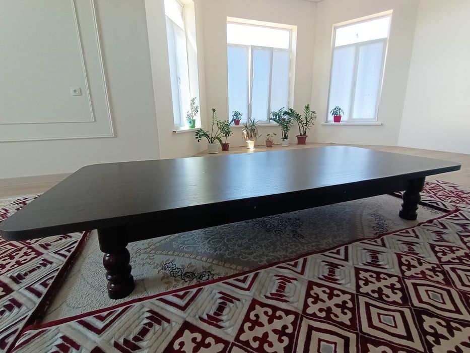 Продается гостиный стол