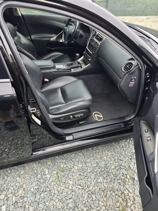 Lexus     IS220D