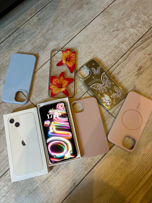 iPhone 13 + 5 калъфа Перфектен !!!!