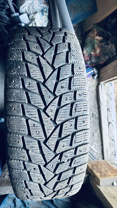 Продам зимние шипованные шины