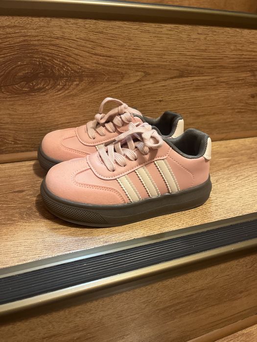 Кроссовки для девочки