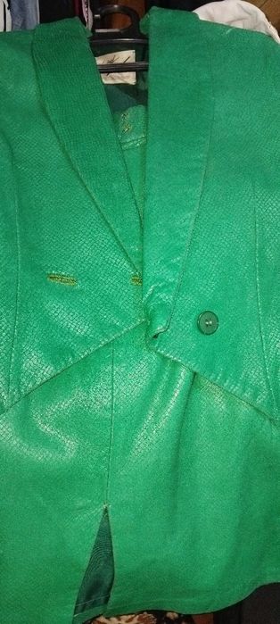 Vând set fusta si sacou piele naturală