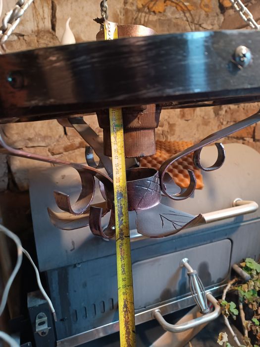 Продавам ръчно направен полилей колело от каруца