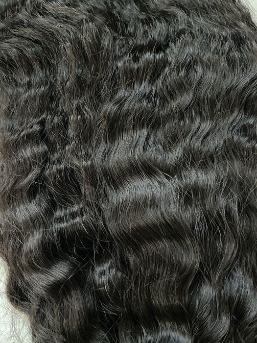 Детствена черна чуплива коса на щипки