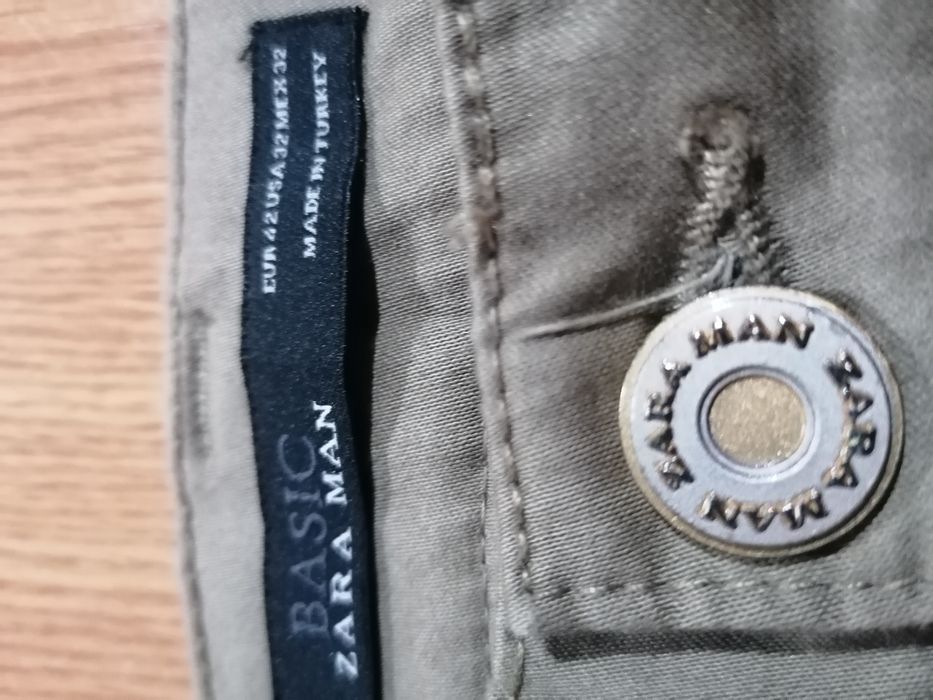 Vând pantaloni Zara