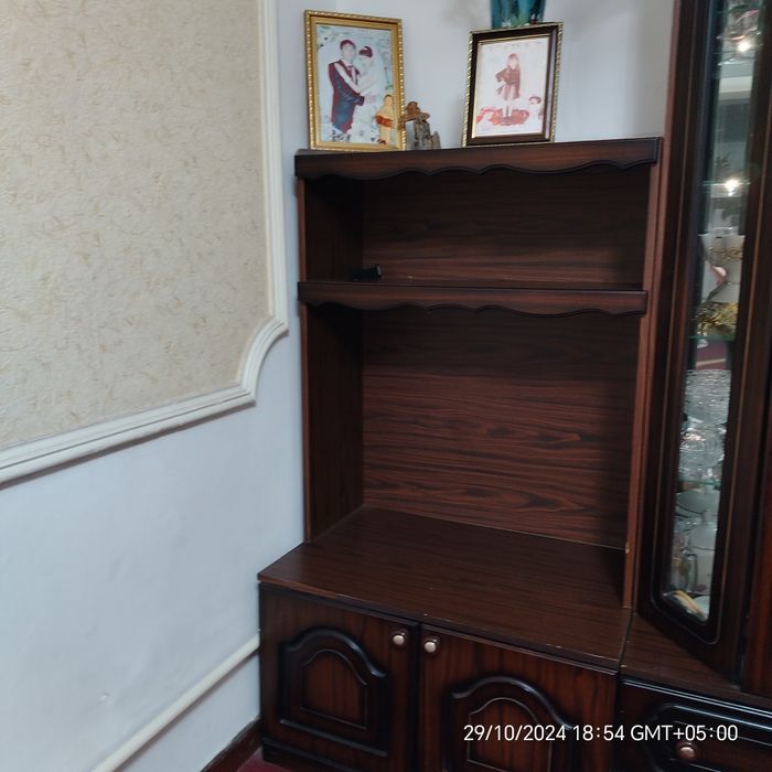 Горка (сервант) для зала