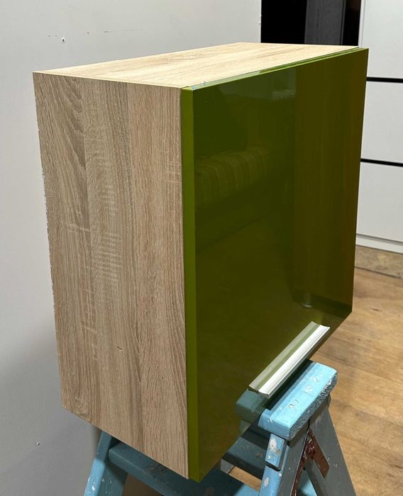 2 buc Dulap Suspendat cu usa si raft; Corp solid de perete