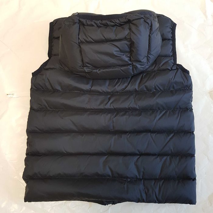 Vesta usoara M o n c l e r  / cu puf de gasca M- oferta !