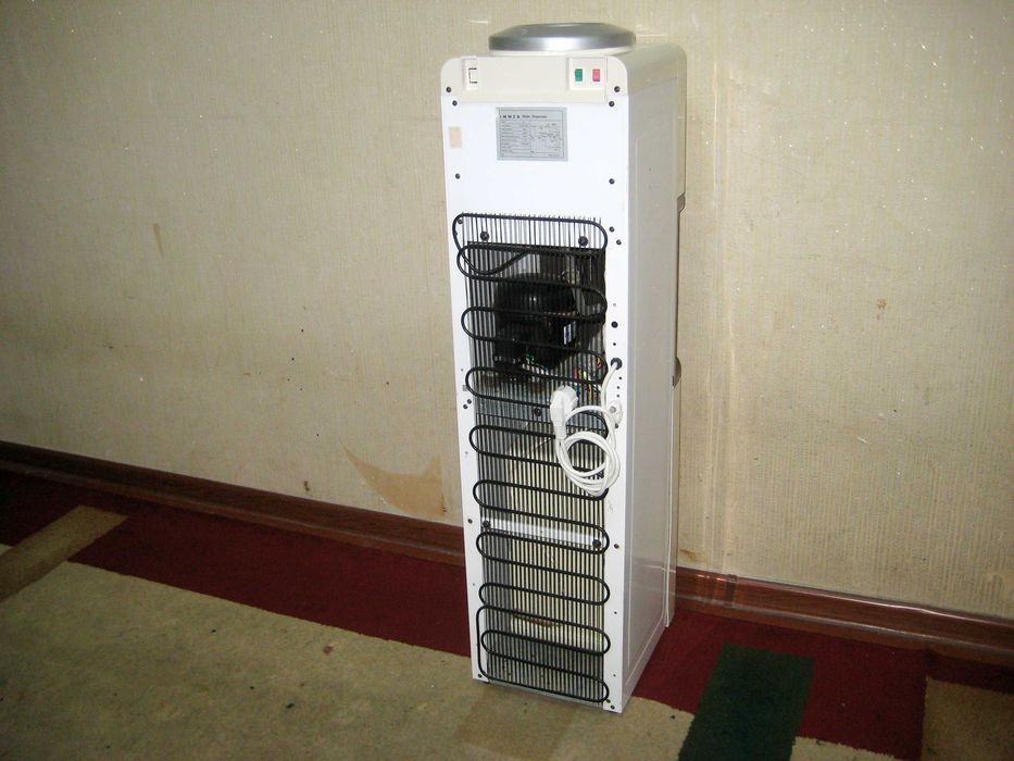 Кулер оригинал фреонли совук ва иссик сув зур ишлиди деярли янги!