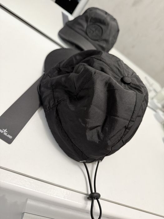 Шапка с козирка Stone Island