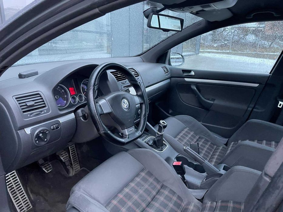Volkswagen Golf 5 GTI 2.0 TFSI / cutie manuala