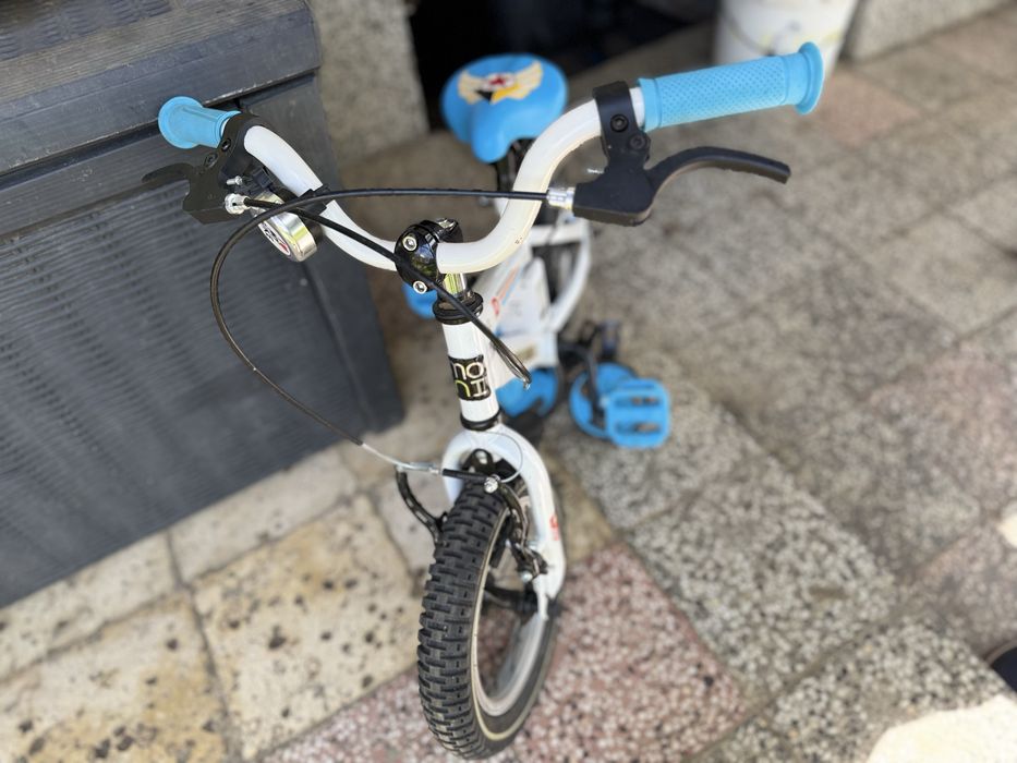 Детско колело с помощни колелца