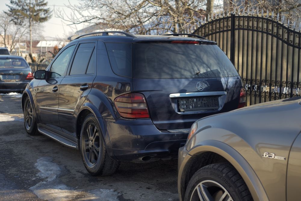 Dezmembrez Mercedes ML W164 bara far capota parbriz aripa usa grila