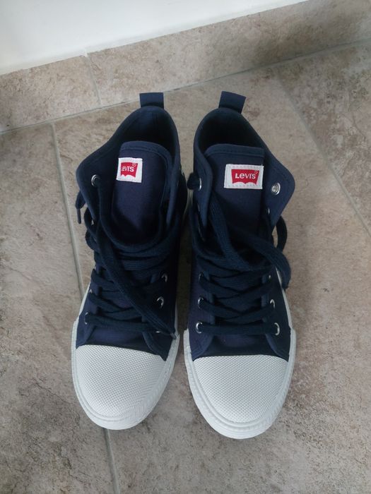 Tenisi Levi's Strauss marimea 38