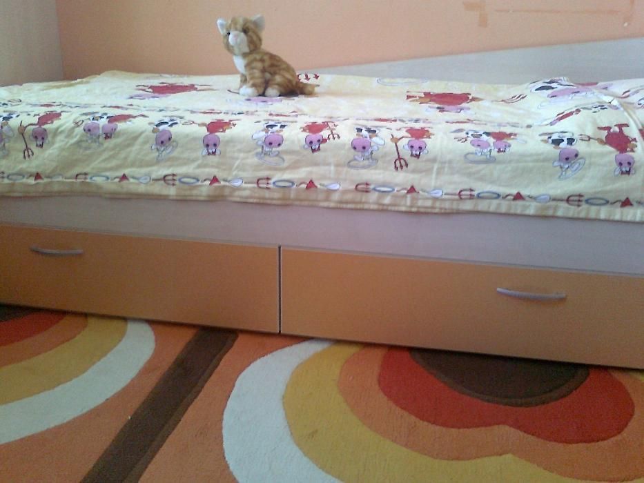 Продавам детско-юношеско легло