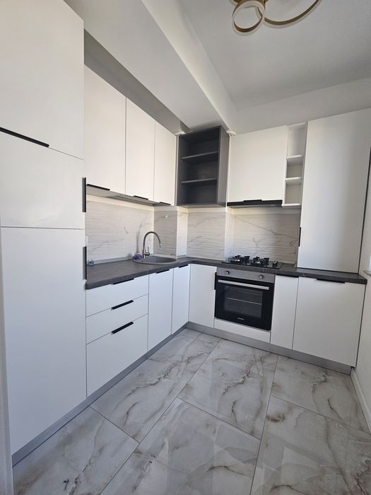 Inchiriez apartament