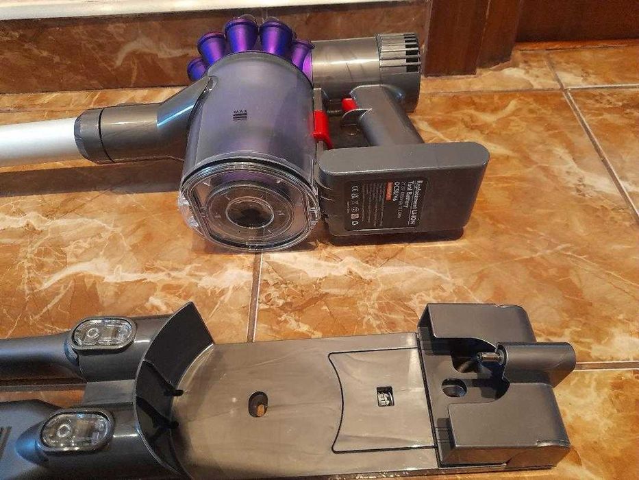 Vand aspirator vertical Dyson V 6 slim